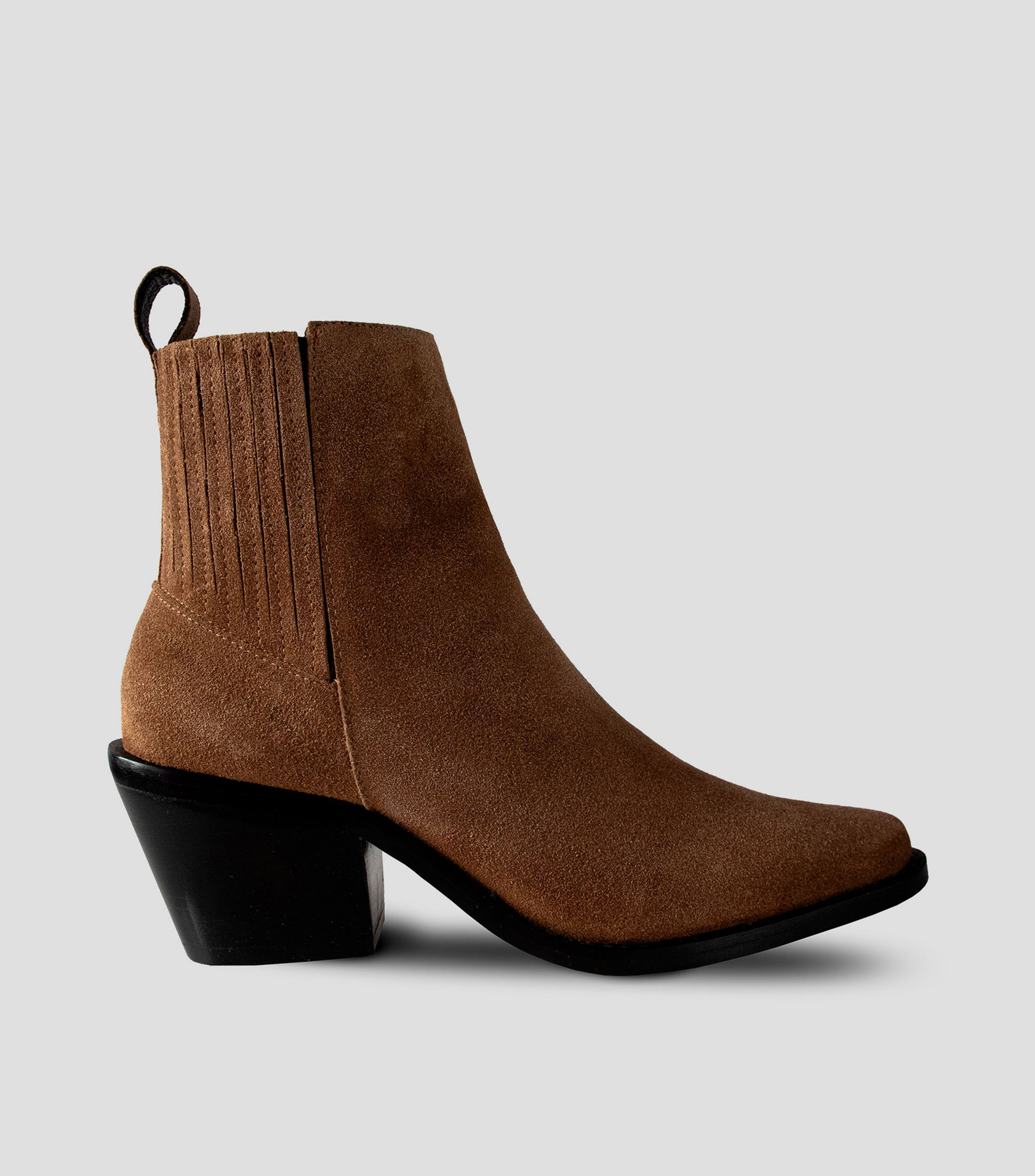 Botines en Gamuza con n Tacón Medio Ancho Mujer